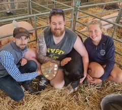 show team with champion pig and award
